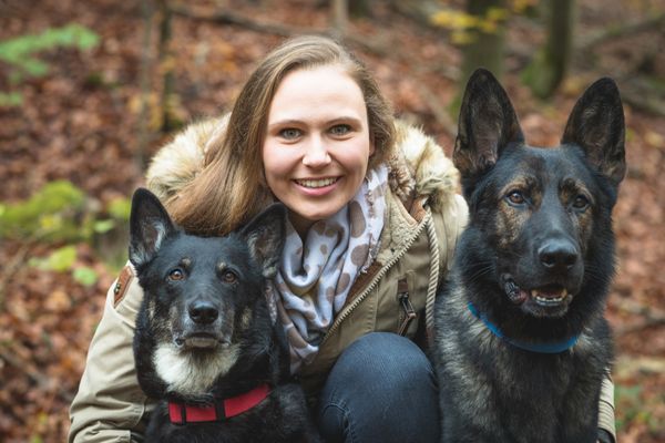 Kristin Lorenz mit ihren Hunden.jpg